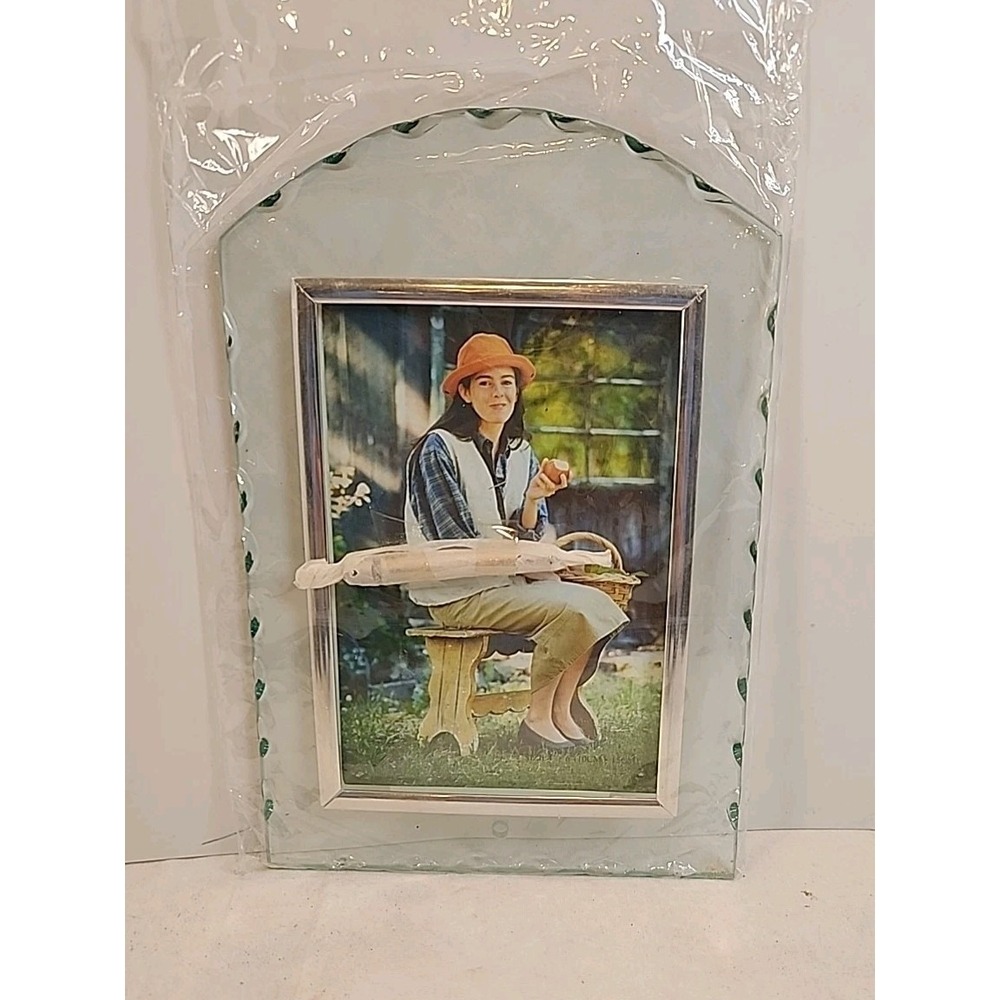 Studio Silversmiths 4"X6" Clear Cut Glass Photo Frame With Green Scallop Accents